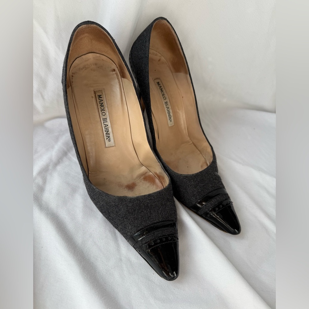 100% Authentic vintage Manolo Blahnik Shoes. Size 7.